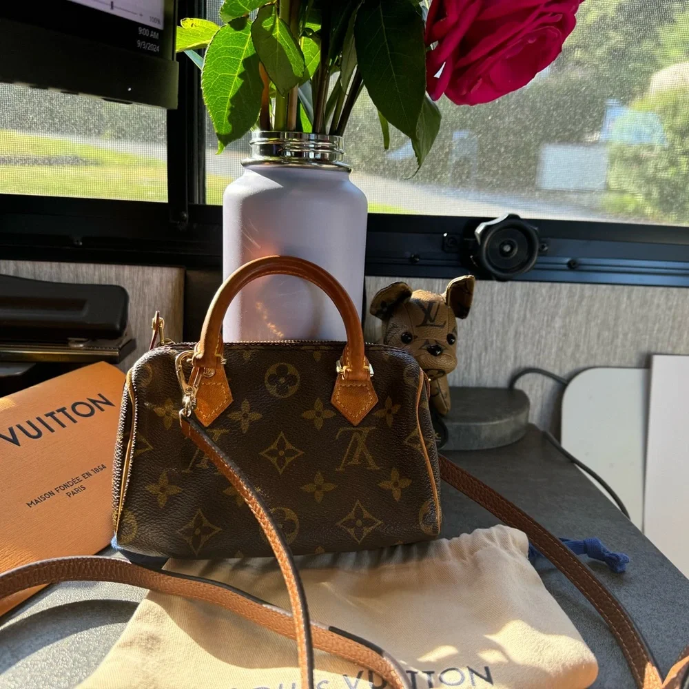 ❌SOLD❌ Louis Vuitton Monogram Nano Speedy, Authenticated & EXCELLENT Condn. - Picture 2 of 12